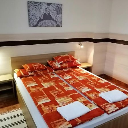 Csipkehaz Apartman Cserkeszőlő Buitenkant foto