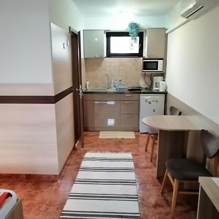 Csipkehaz Apartman Cserkeszőlő Buitenkant foto