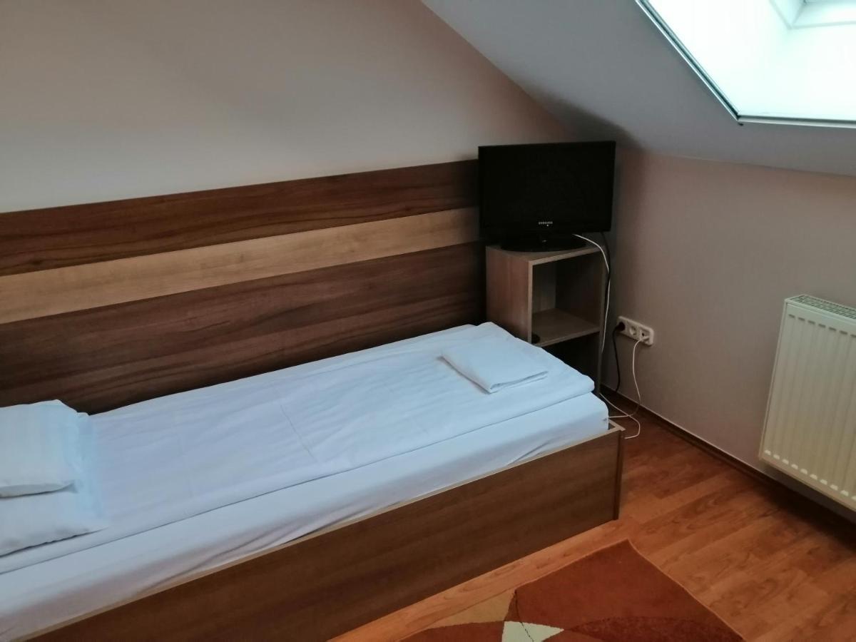 Csipkehaz Apartman Cserkeszőlő Buitenkant foto