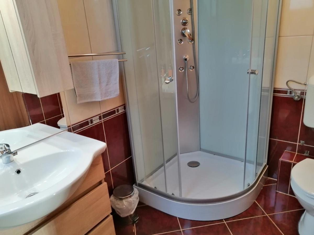 Csipkehaz Apartman Cserkeszőlő Buitenkant foto