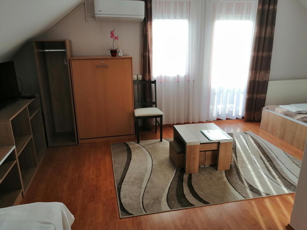 Csipkehaz Apartman Cserkeszőlő Buitenkant foto