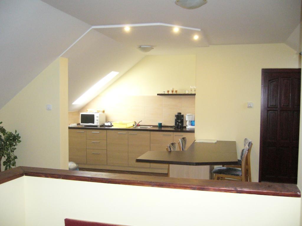 Csipkehaz Apartman Cserkeszőlő Buitenkant foto