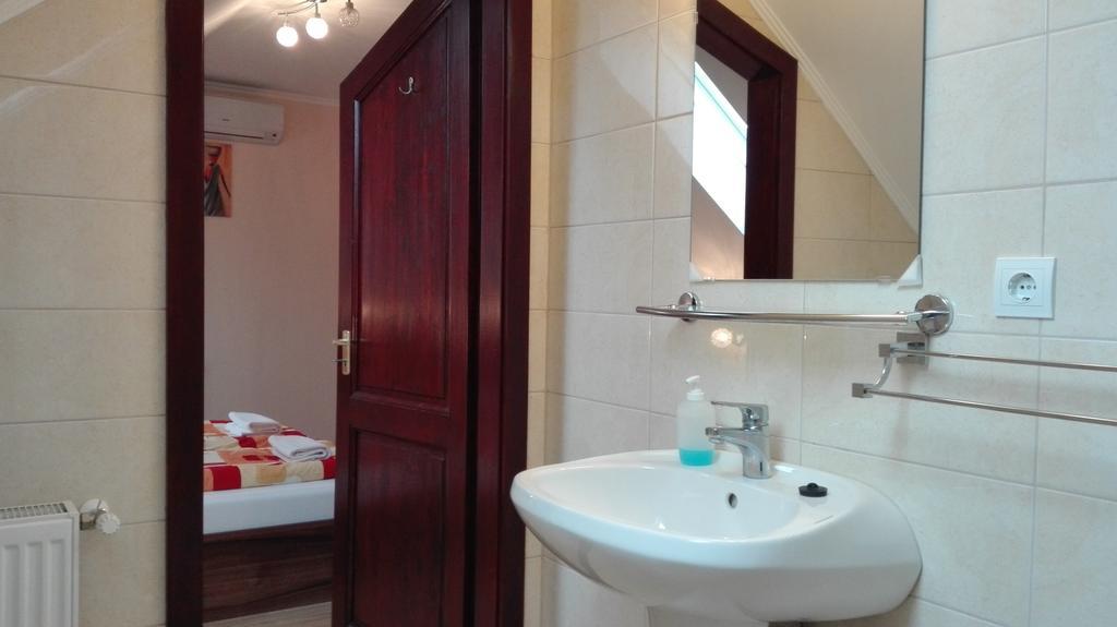 Csipkehaz Apartman Cserkeszőlő Buitenkant foto