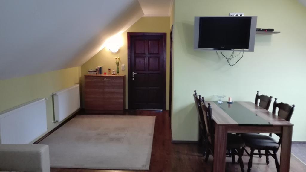 Csipkehaz Apartman Cserkeszőlő Buitenkant foto