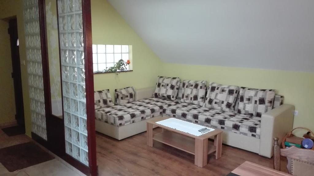 Csipkehaz Apartman Cserkeszőlő Buitenkant foto