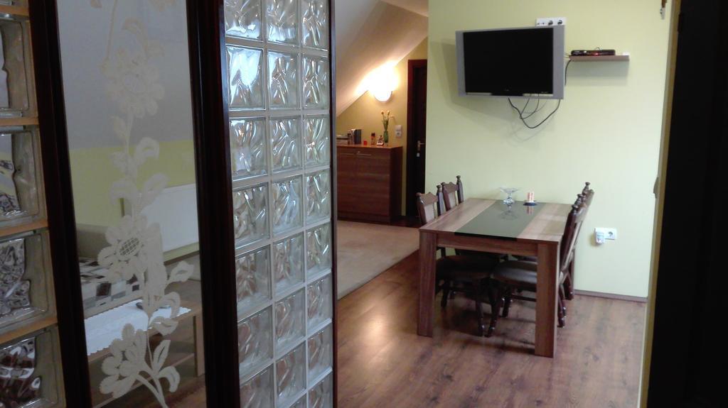 Csipkehaz Apartman Cserkeszőlő Buitenkant foto