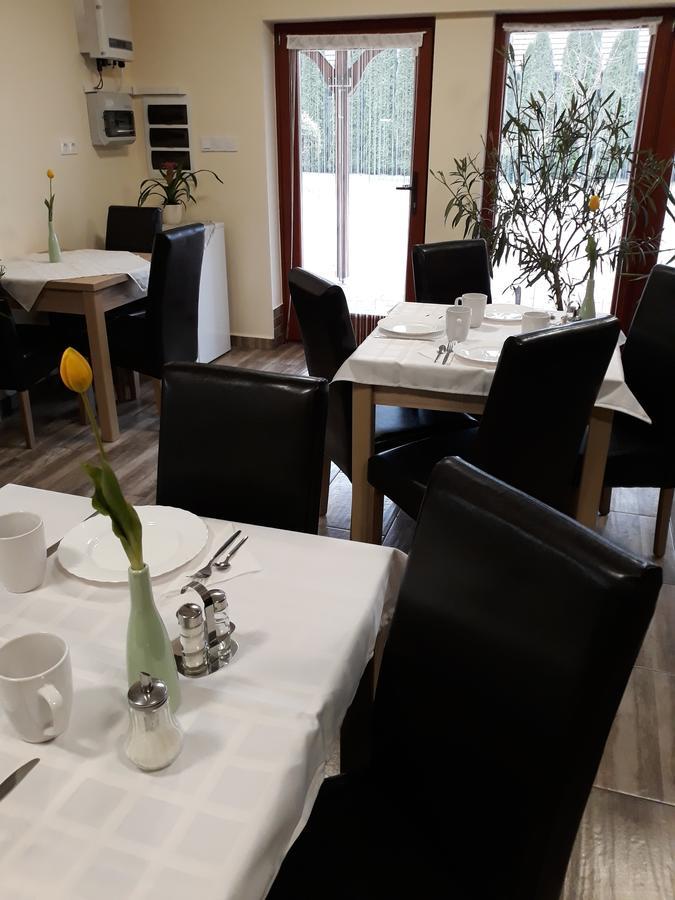 Csipkehaz Apartman Cserkeszőlő Buitenkant foto