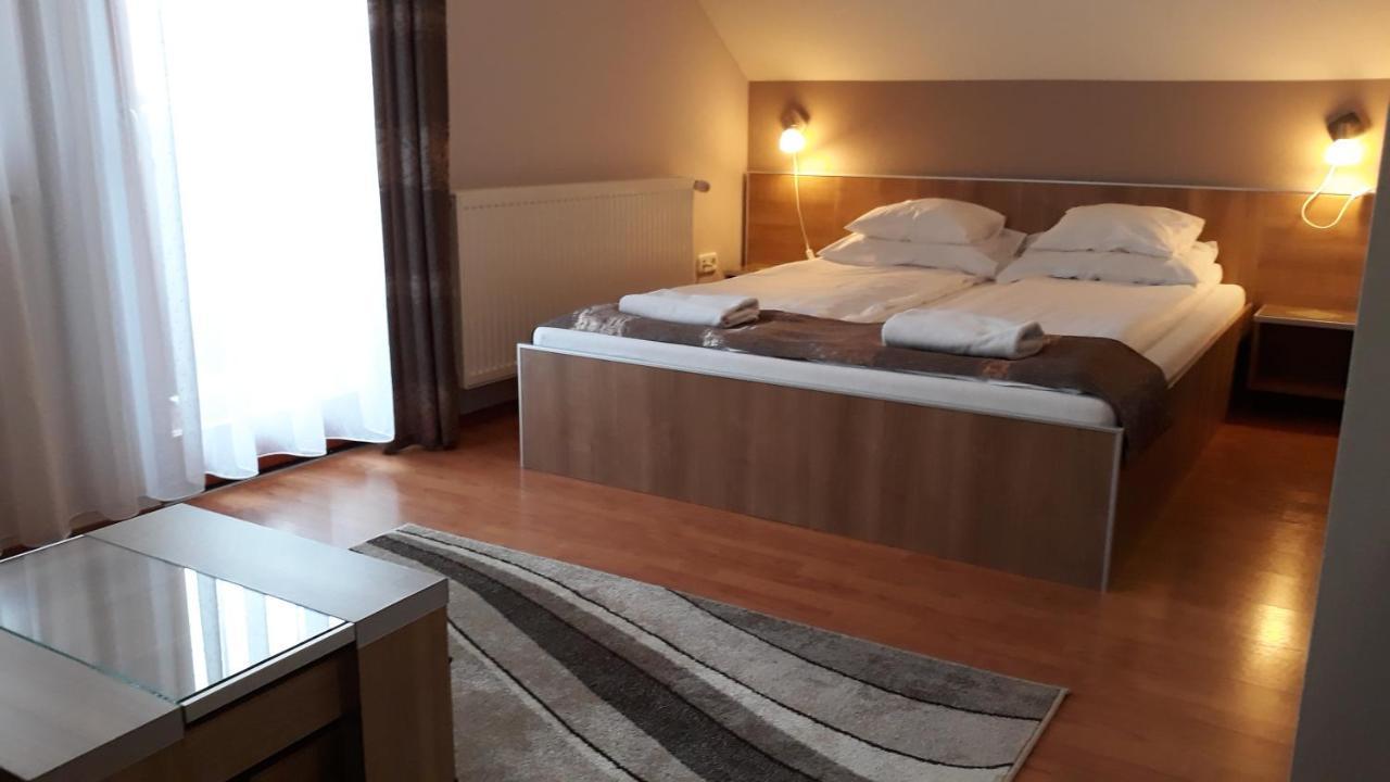 Csipkehaz Apartman Cserkeszőlő Buitenkant foto