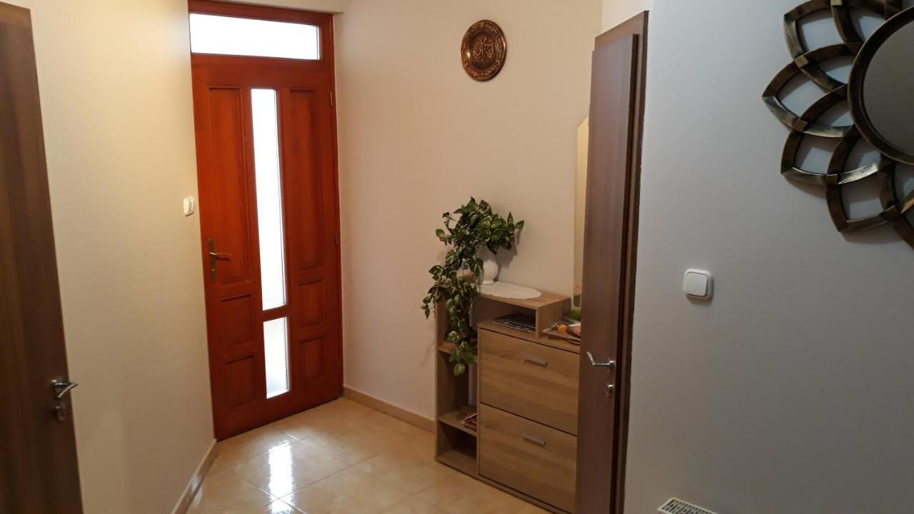 Csipkehaz Apartman Cserkeszőlő Buitenkant foto